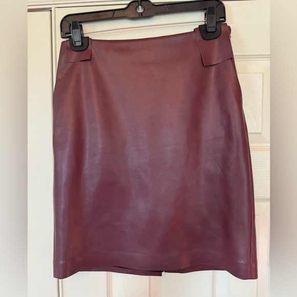 NWOT Theory Vegan Leather Stretch Pencil Skirt Burgundy size 2 - Picture 7 of 10